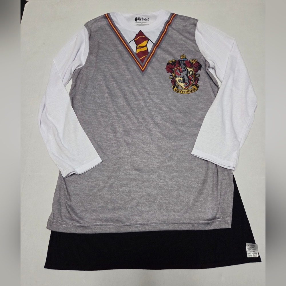Harry Potter Hogwarts Gryffindor Gray and White Long Sleeve Tee With Cape 20